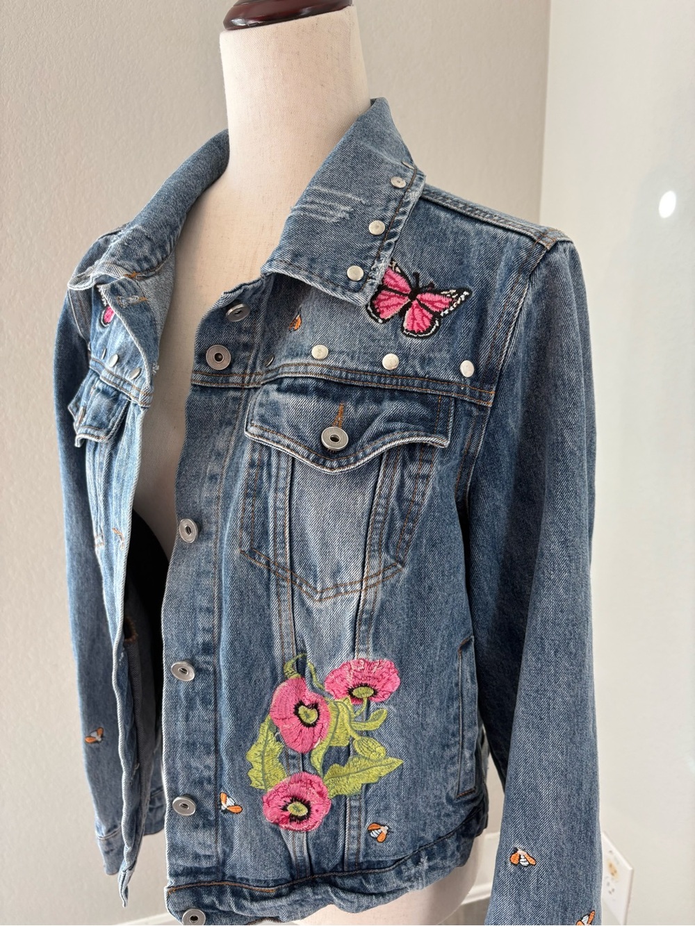 Festival Denim Jean Jacket Full Embroidered Flower Bees Studs Medium - Picture 12 of 15